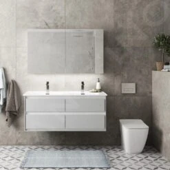 Ideal Standard Mirror&Light - Armario Con Espejo Con Iluminación LED Y Enchufe, 1000x700 Mm, Aluminio T3498AL -Ideal Standard Ventas 60f87749999a66c33872c2fc